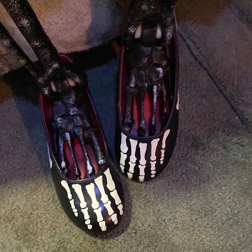 Funtaisma skeleton flat shoes